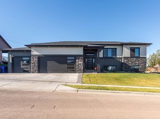 6123 Covenant Dr, Rapid City, SD 57702