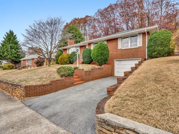 3717 Greenland Ave NW, Roanoke, VA 24012