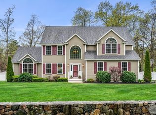 3 Fletcher Ln, Westford, MA 01886