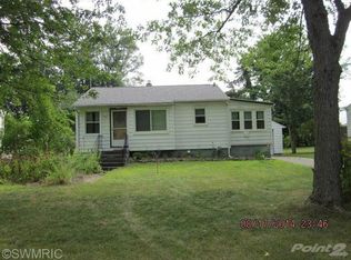 607 Lake Blvd, Paw Paw, MI 49079