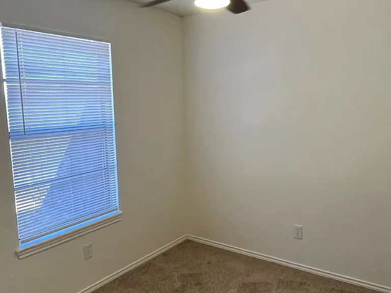 9610 Elmwood Ave #B — Photo 5