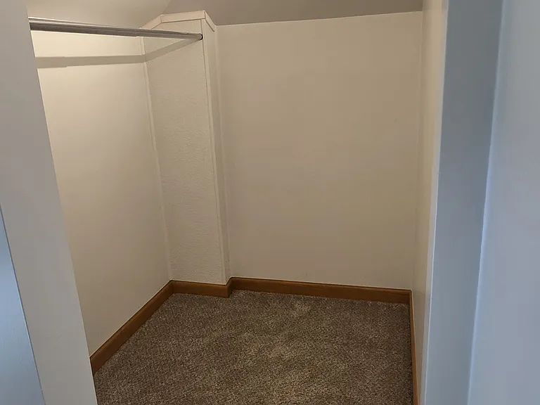 612 Woodside Ln — Photo 6