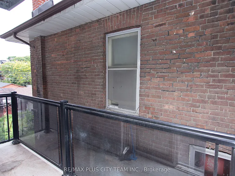 686 Bathurst St #202 — Photo 13
