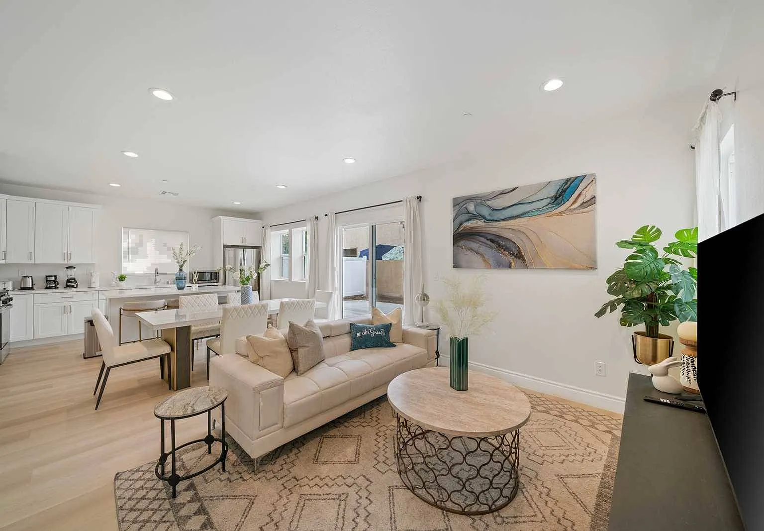 3 bed, 2.5 bath, 1726 sqft, $6,100 — Photo 1