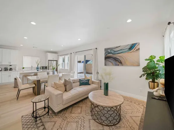 761 Lewis St, Pomona, CA 91768