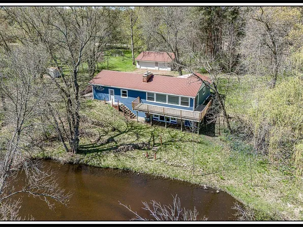 N3372 Alm Ln, Waupaca, WI 54981