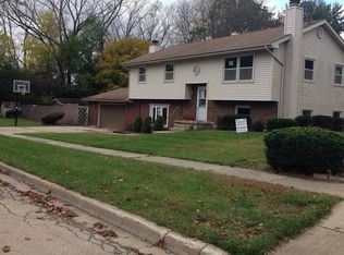 850 S East Ave, South Elgin, IL 60177