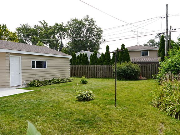 3rd image of 5723 W 89th St