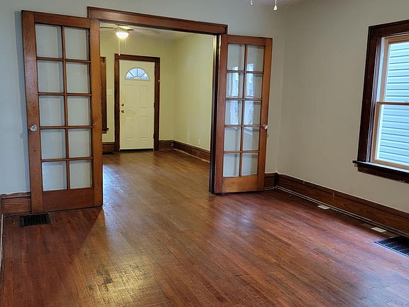3rd image of 812 Reinhard Ave