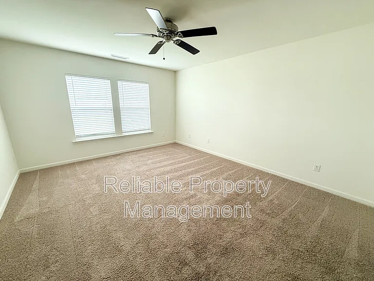 944 Avondale Dr — Photo 8