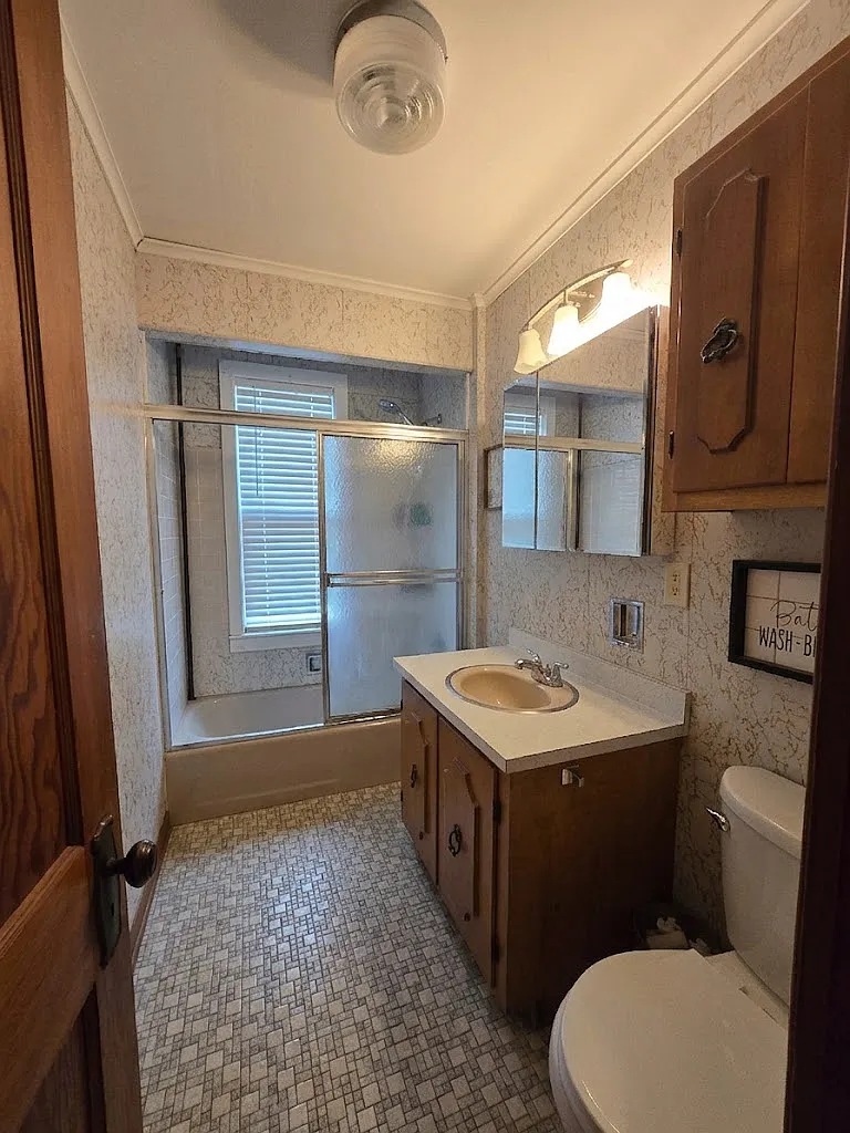 3 bed, 1328 sqft, $1,900 — Photo 2