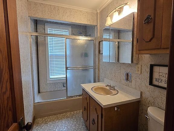 2nd image of 351 Robinson St #3