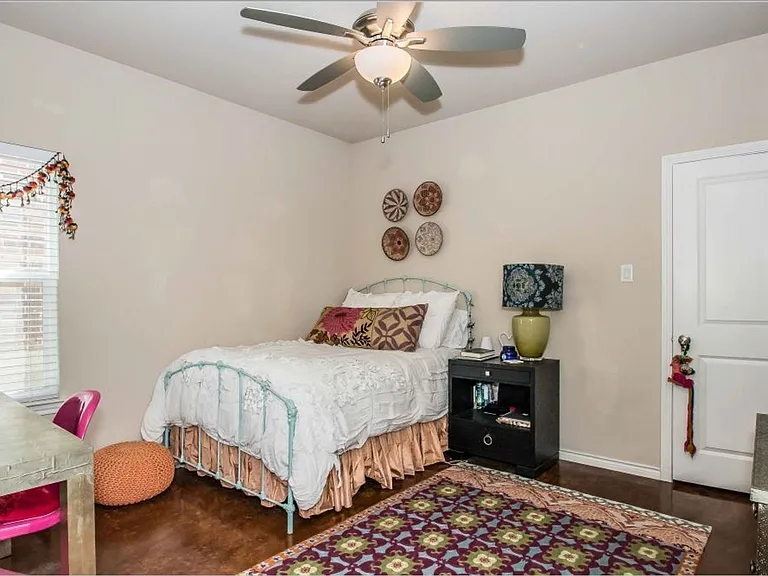 3136 Sandage Ave — Photo 5