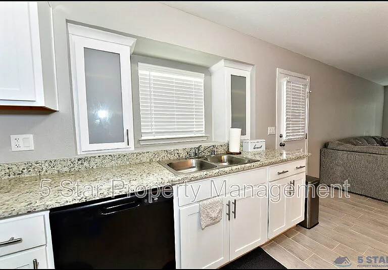 5129 Rose Elise St — Photo 14