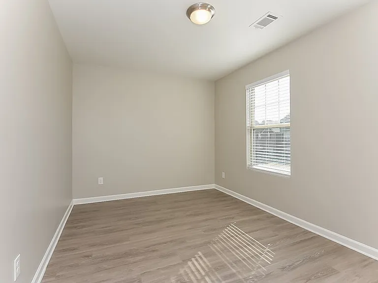 311 Caledonian Cir — Photo 15