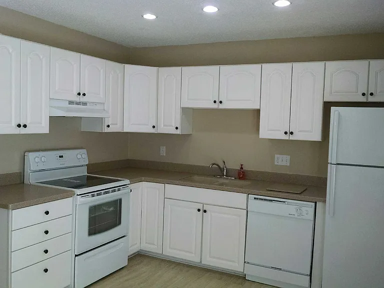 2324 W May Ave — Photo 12