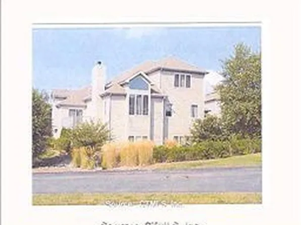 2 Griffen Dr, Mystic, CT 06355