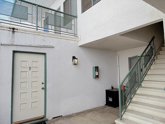 5th image of 1219 Granville Ave #208