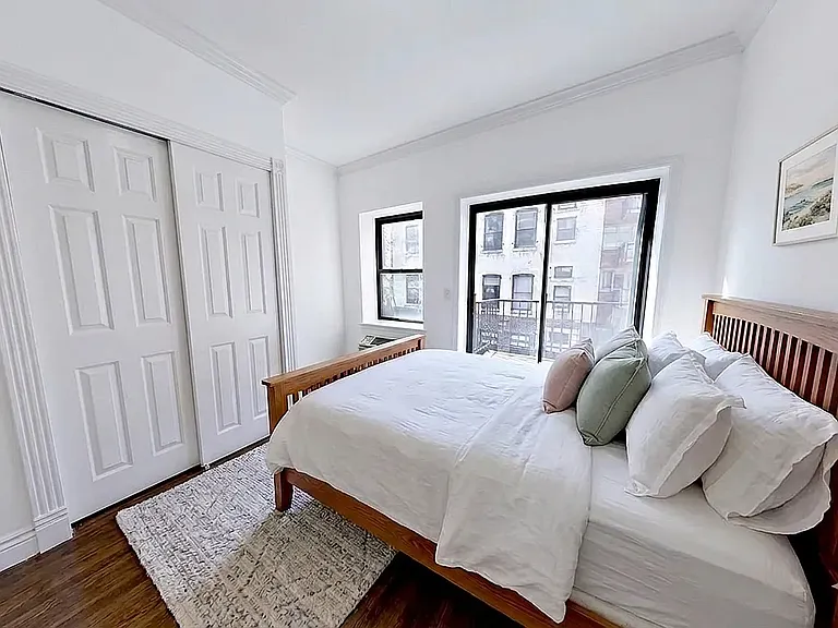 322 W 14th St #4D — Photo 4