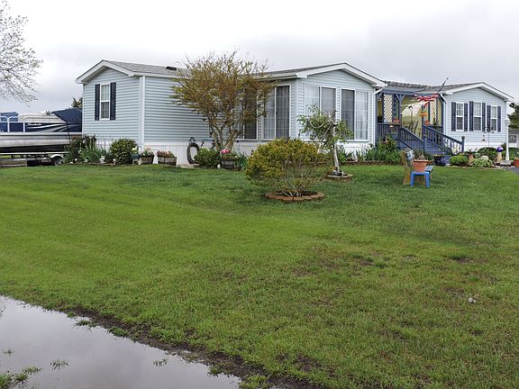 3rd image of 26261 Bayside Dr