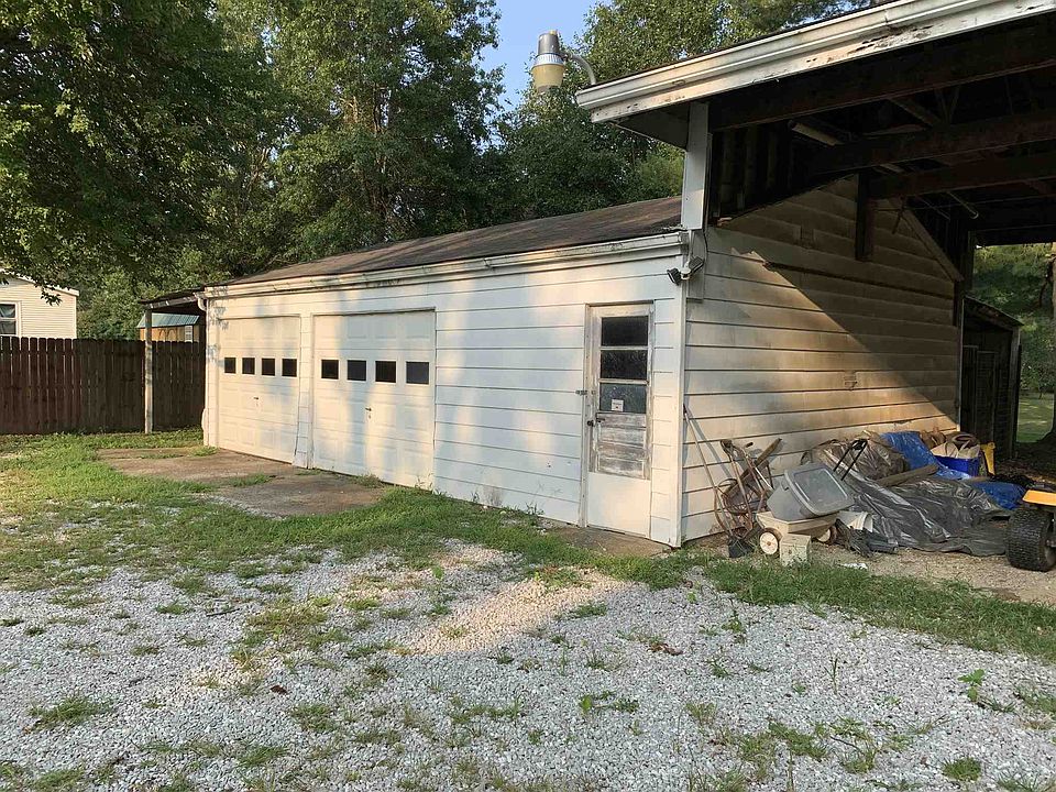 2nd image of 203 Main St