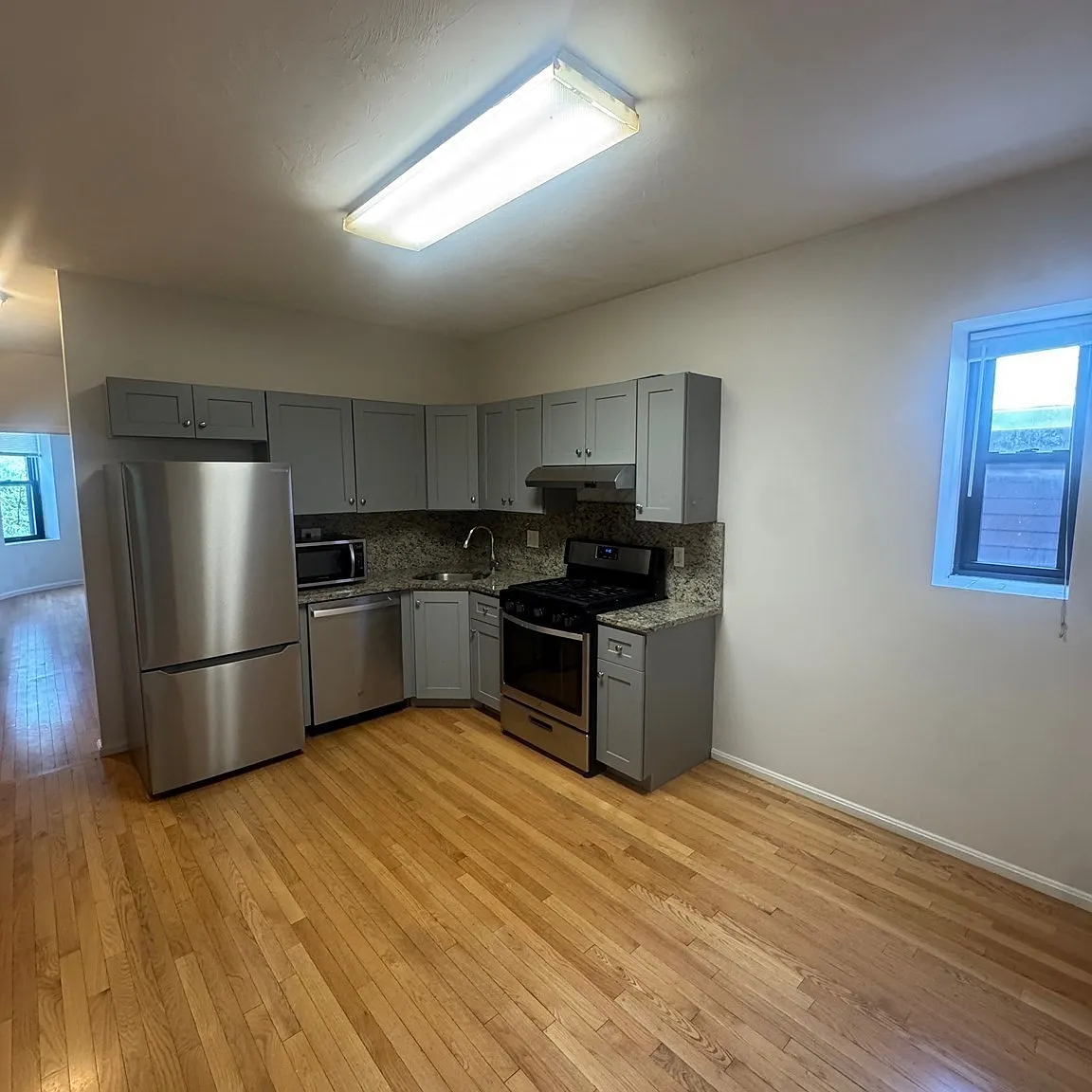 3 bed, 1.5 bath, 1100 sqft, $3,300 — Photo 1