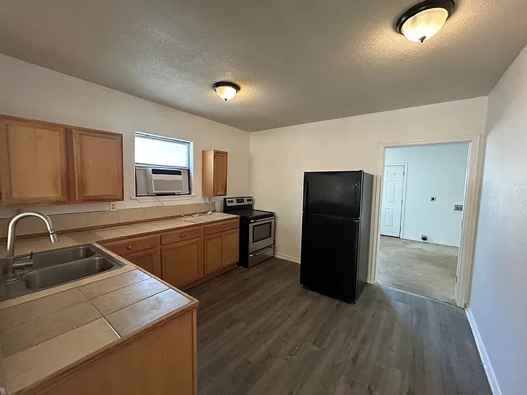 319 Noria St — Photo 4