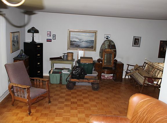 4th image of 620 Longwood Ct