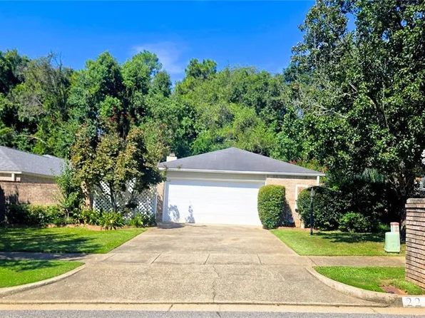 22 Stonebridge Ct, Mobile, AL 36608