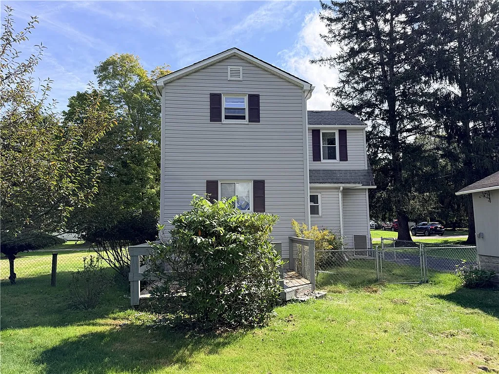 4 bed, 1.5 bath, 1584 sqft, $1,750 — Photo 3