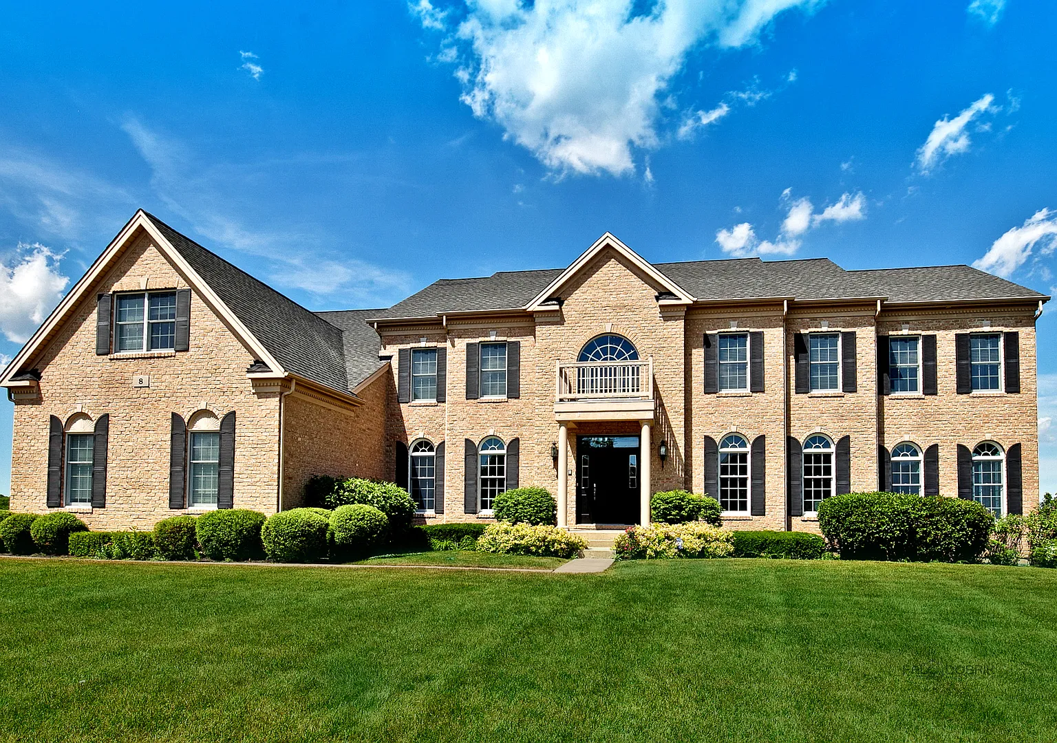 4 bed, 4.5 bath, 5899 sqft, $6,500 — Photo 1