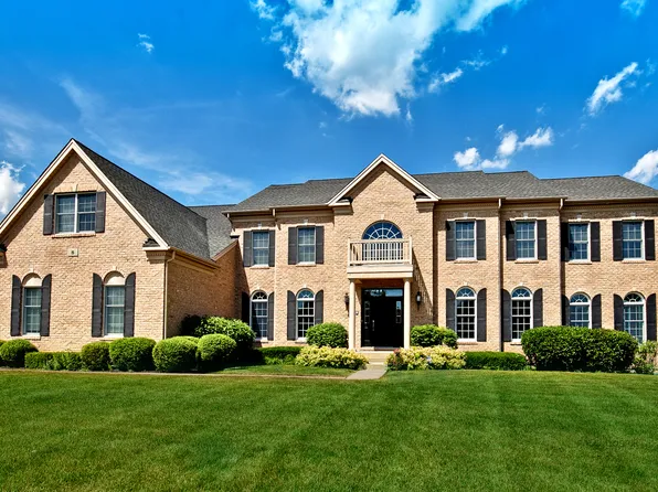 8 Turnbury Ct, Hawthorn Woods, IL 60047