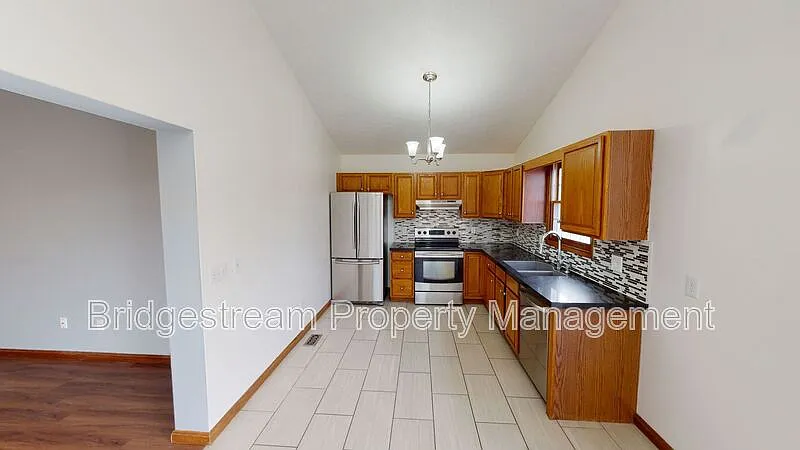 3 bed, 2.0 bath, 1300 sqft, $1,500 — Photo 4