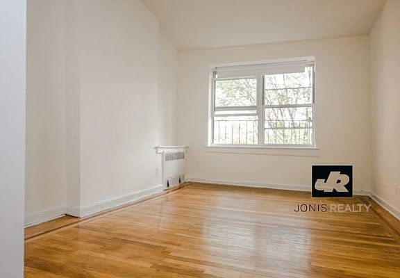 5th image of 40 Grove St APT 4D