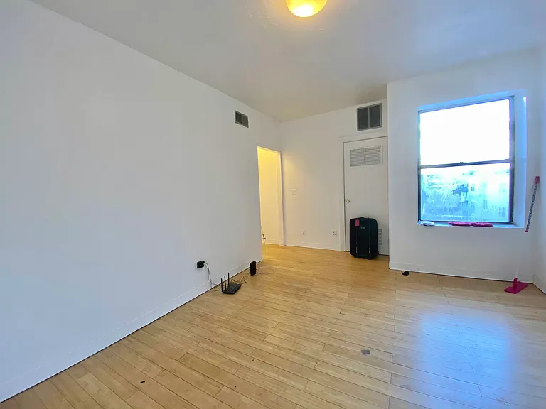 526 Harvard St #6 — Photo 1
