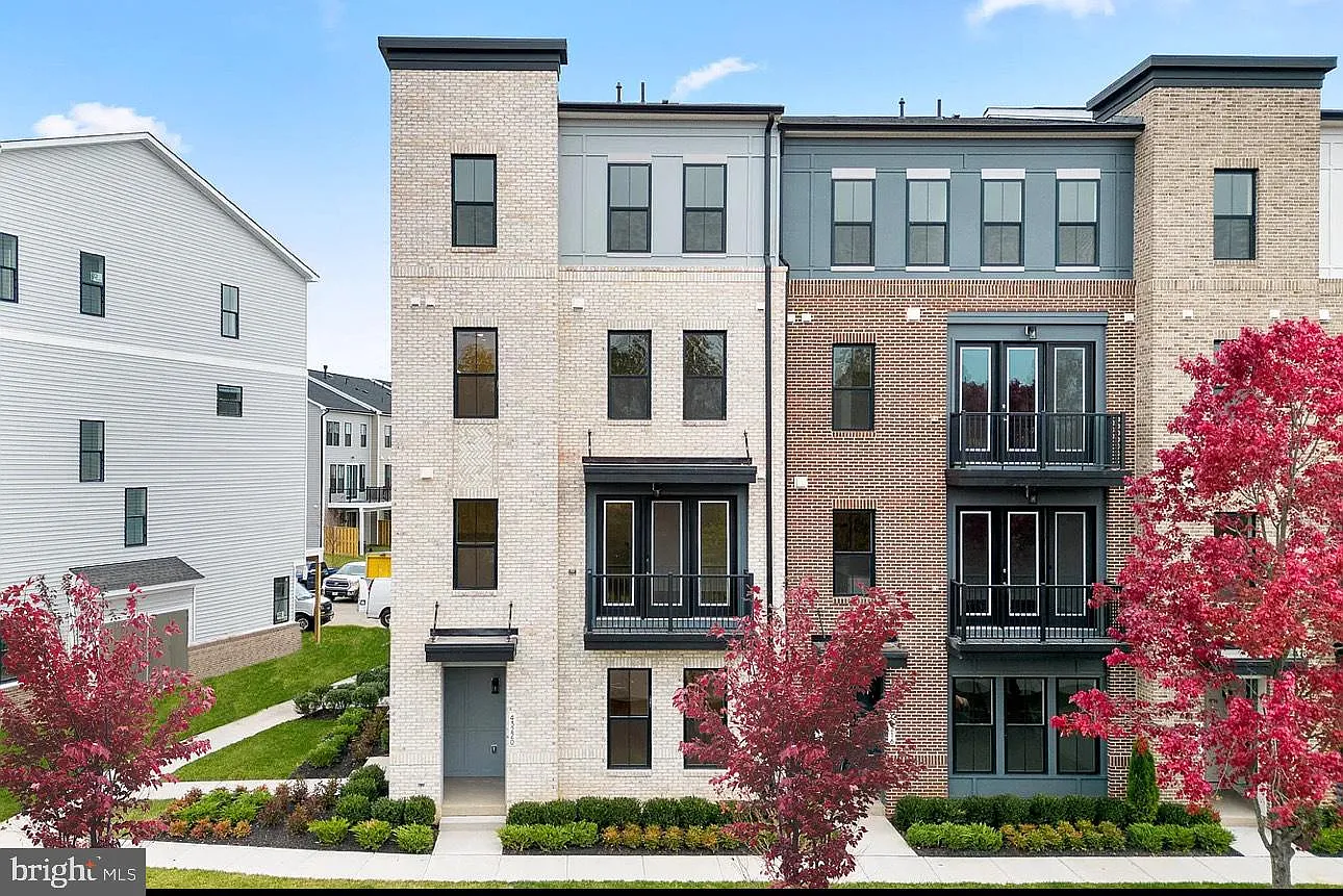 3 bed, 4.0 bath, 2216 sqft, $3,100 — Photo 1