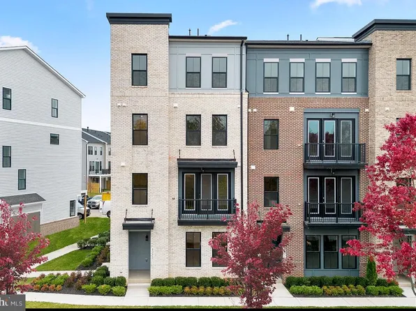 43312 Farringdon Sq #215, Ashburn, VA 20148