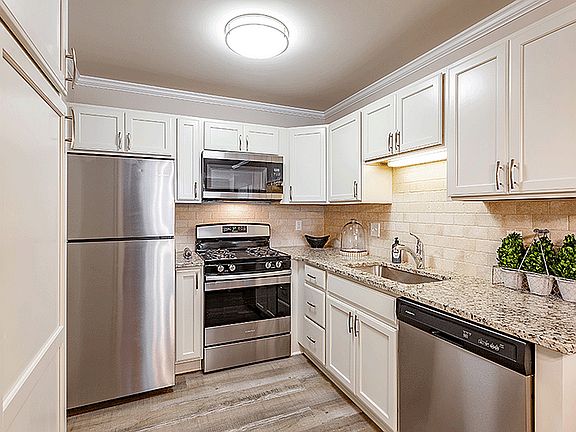 IMG_1570 Ravines of Plymouth Stainless Appliances