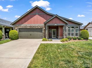 595 Summerfield Pl, Flat Rock, NC 28731