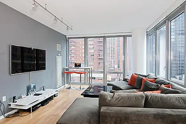 Rented by R New York