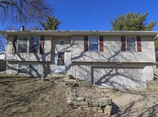 3906 Onawa Dr, Waterloo, IA 50701