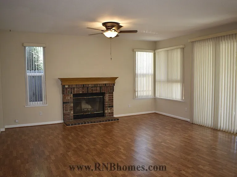2400 Carr Ct — Photo 7