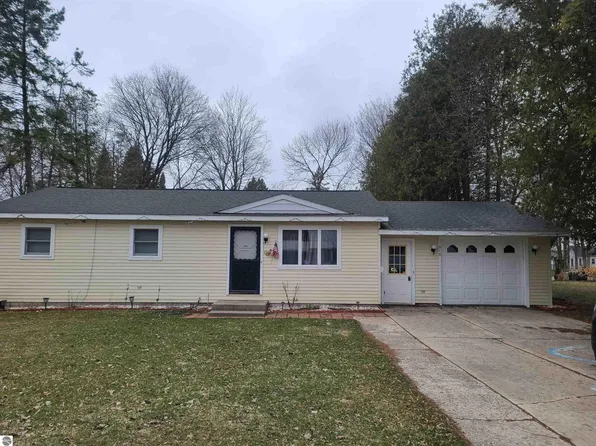 313 N East St, Boyne City, MI 49712