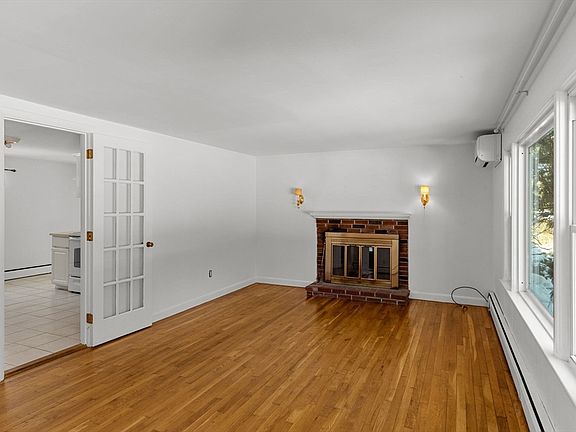 5th image of 351 Swift Ave