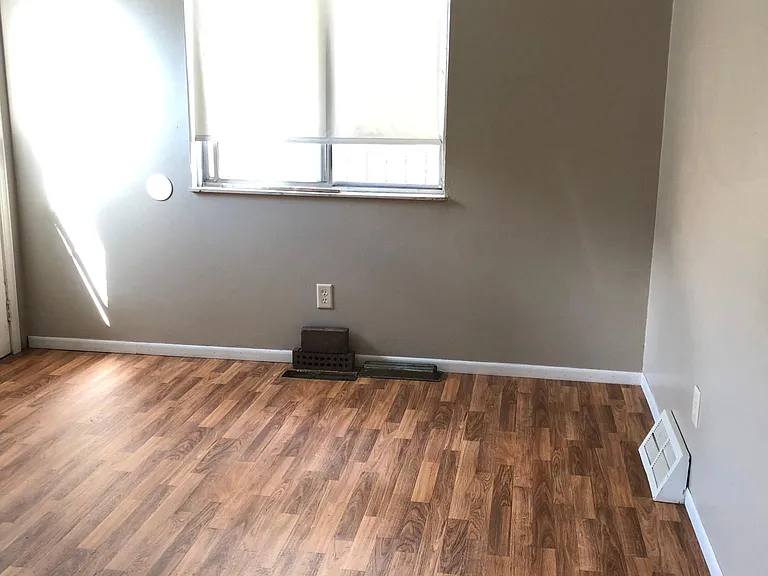 1603 Woodland Ave NW — Photo 3