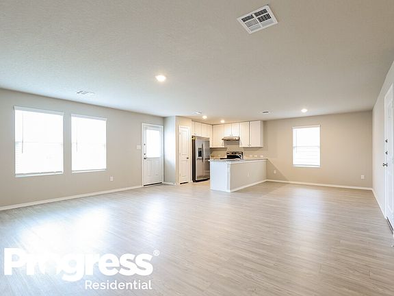 5th image of 202 Hollywood Dr