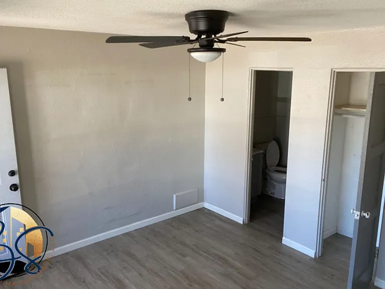 1104 W Broadway St — Photo 6