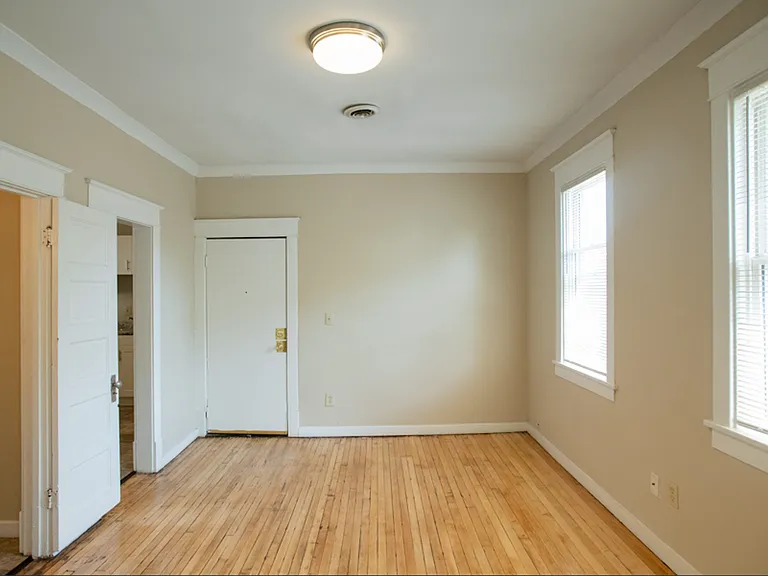 $1075 1 BA, 1 BA With Back Porch - Riverwest - 829 E Clarke — Photo 3