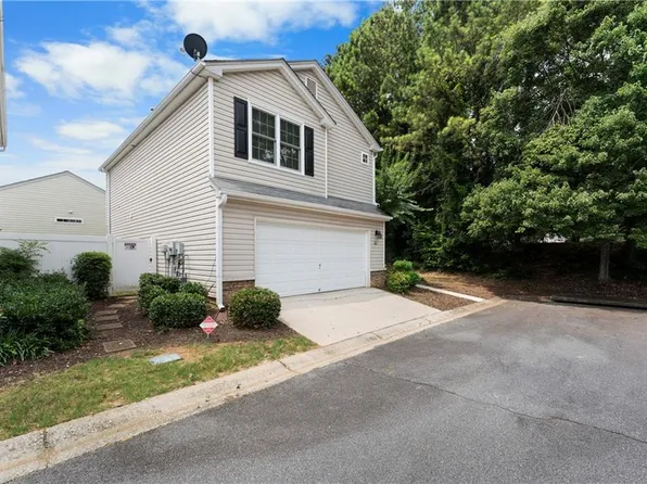 621 W Oaks Dr, Woodstock, GA 30188