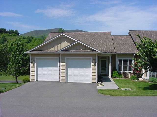 1st image of 125 W Meadow Dr #D1